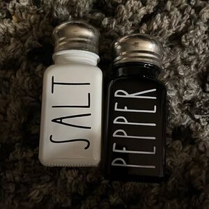 Salt & Pepper Shaker